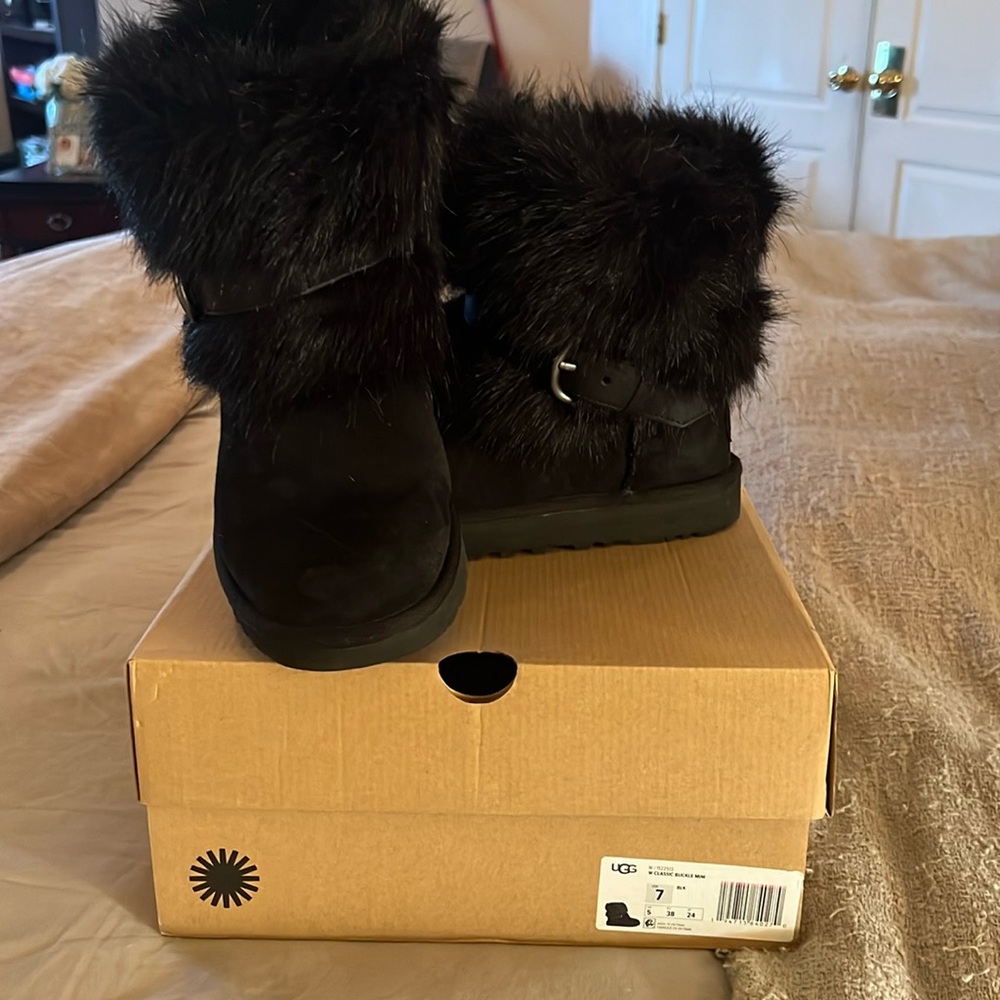 UGG FUR BOOTIES IN EUC size 7